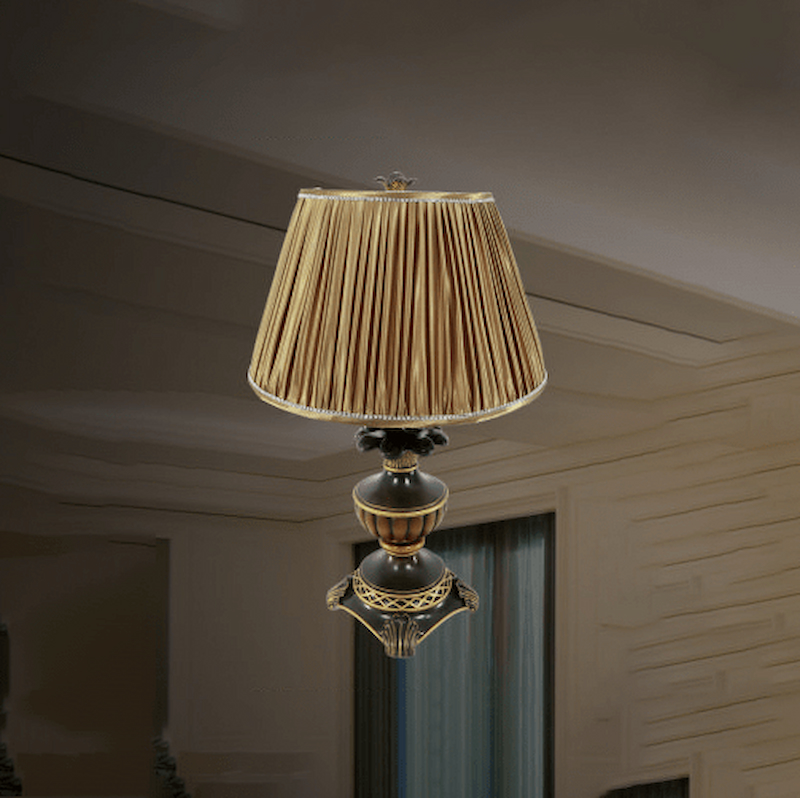 đèn tường chao vải cổ điển