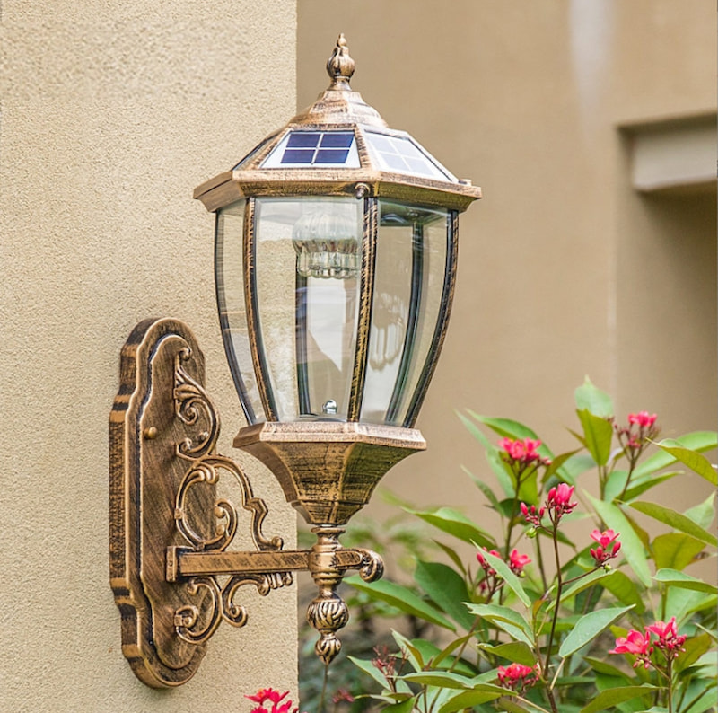 mẫu đèn tường Đông Dương trang trí ngoài hiên nhà