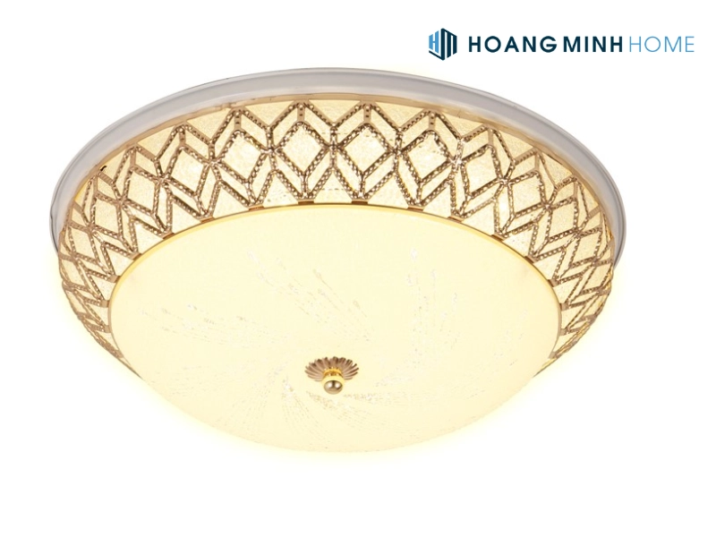 Đèn thủy tinh có vẻ ngoài sang trọng, phù hợp với nhiều không gian khác nhau