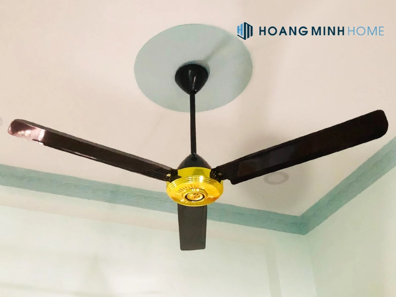 quat-tran-canh-thep-1