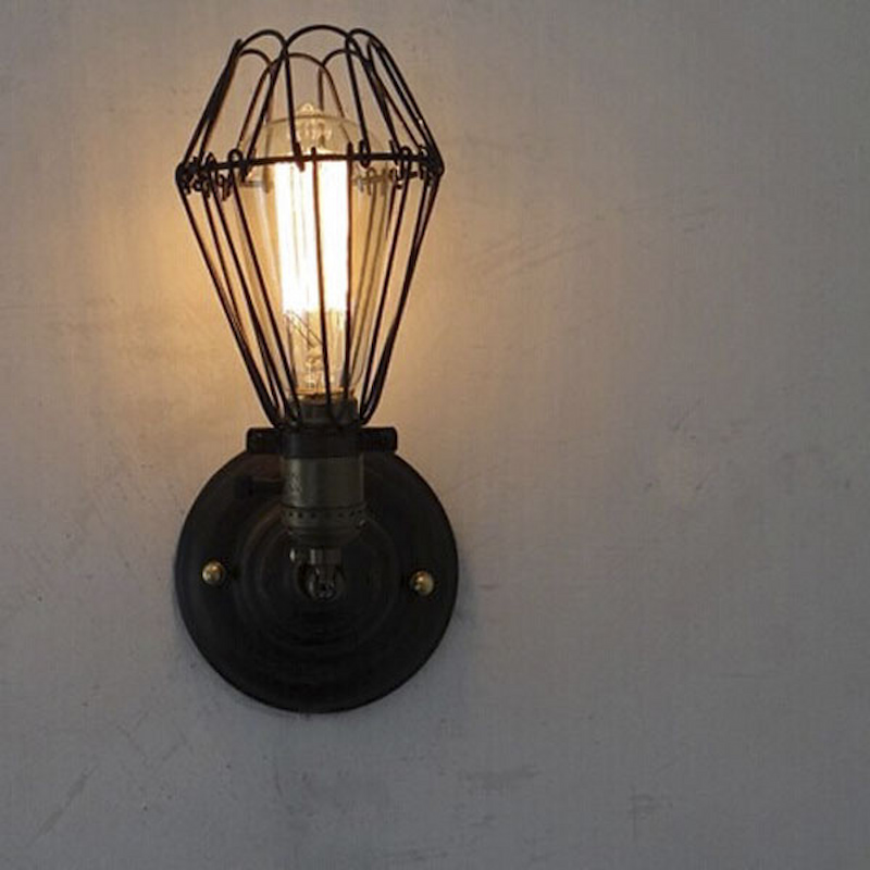 đèn tường công nghiệp với kiểu dáng hình thoi