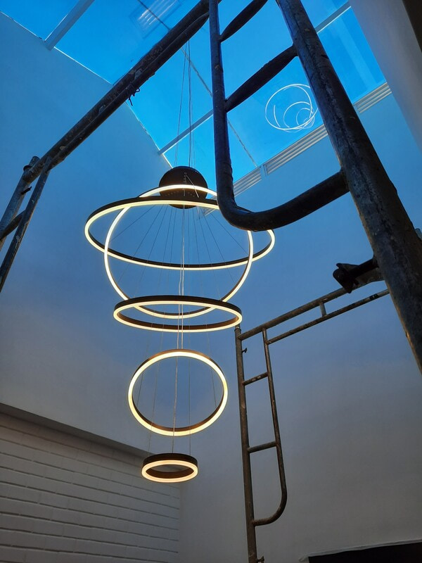 Đèn thả tầng 5 vòng tròn hiện đại 