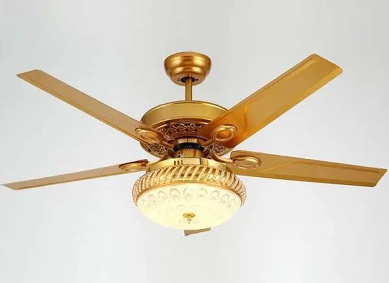 quạt trần cánh kim loại