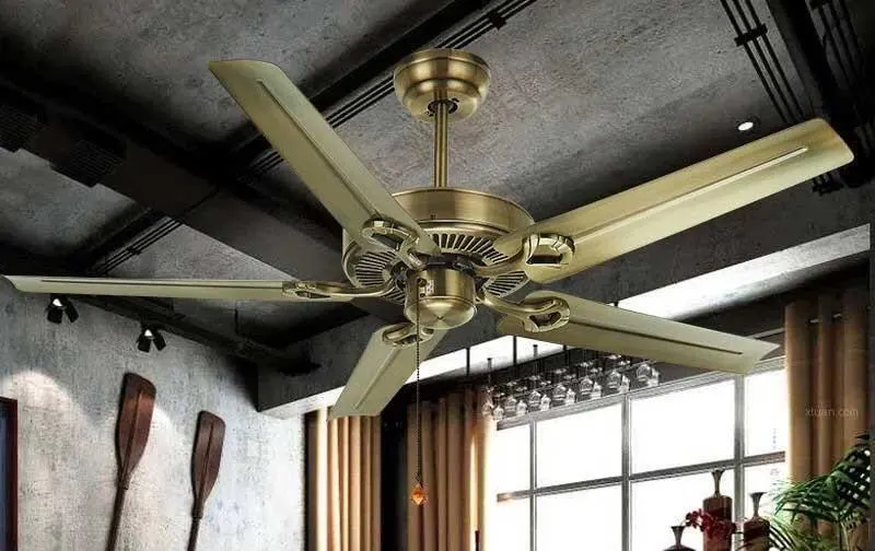 quạt trần cánh kim loại
