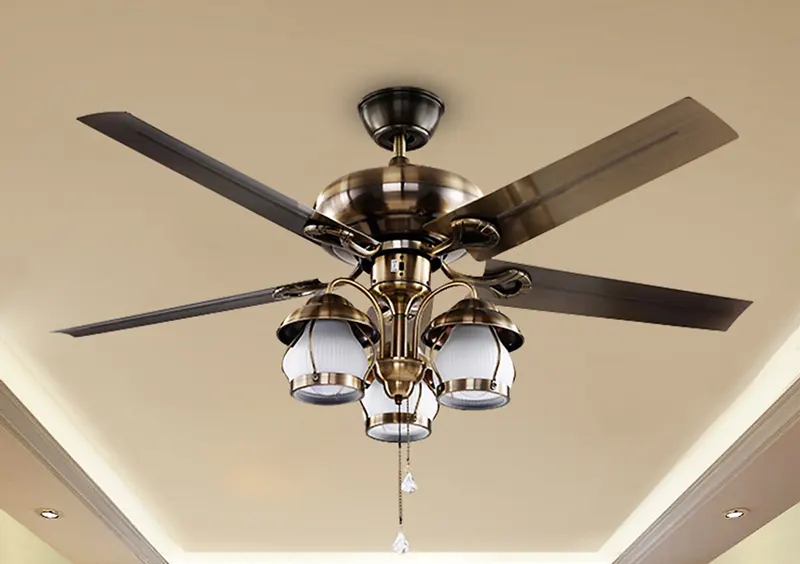 quạt trần cánh kim loại