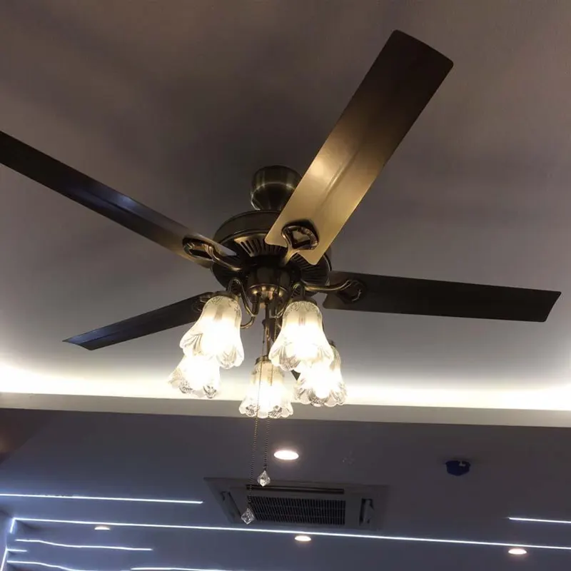 quạt trần cánh kim loại