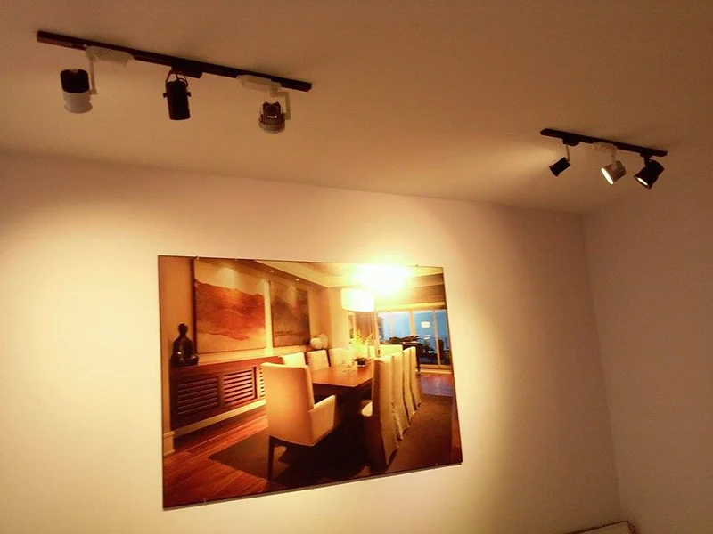 đèn tường rọi tranh