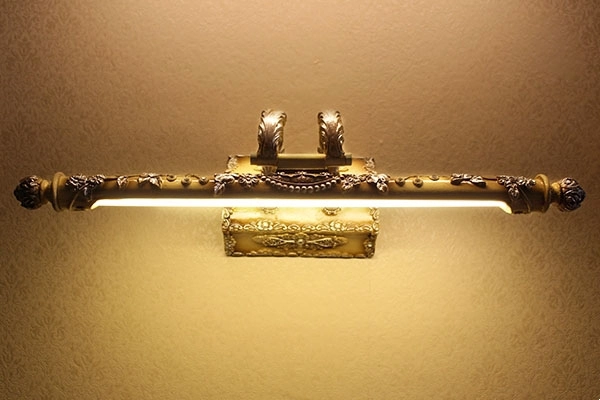 đèn chiếu tranh tường