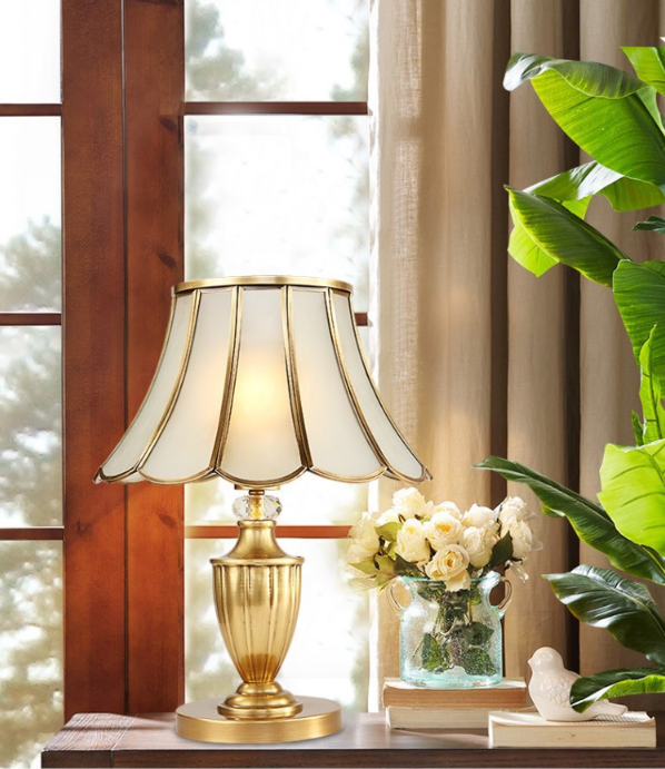 Đèn bàn mạ đồng tân cổ điển DBCB-5004