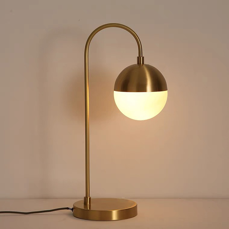 Đèn để bàn trang trí xi vàng DB56