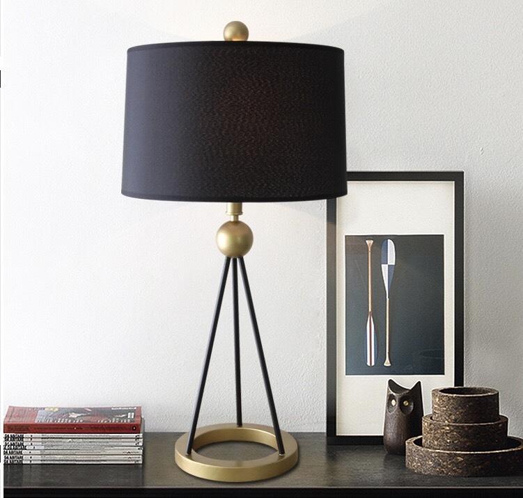 Đèn bàn chao đen decor phòng khách DB-580