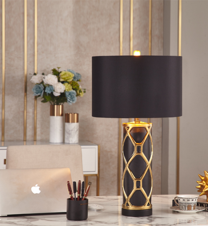 Đèn bàn hoa văn Neo Classic DB-586