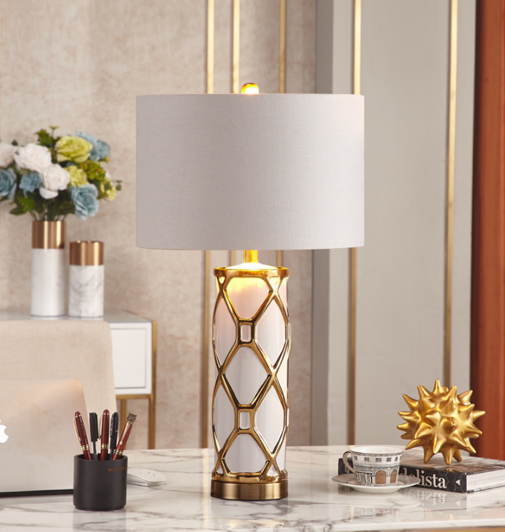 Đèn bàn caro phòng ngủ tân cổ điển DB-587