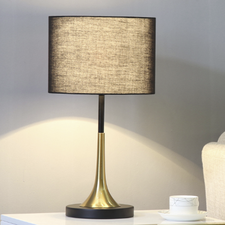 Đèn bàn thân vàng copper phòng khách hiện đại DB-588