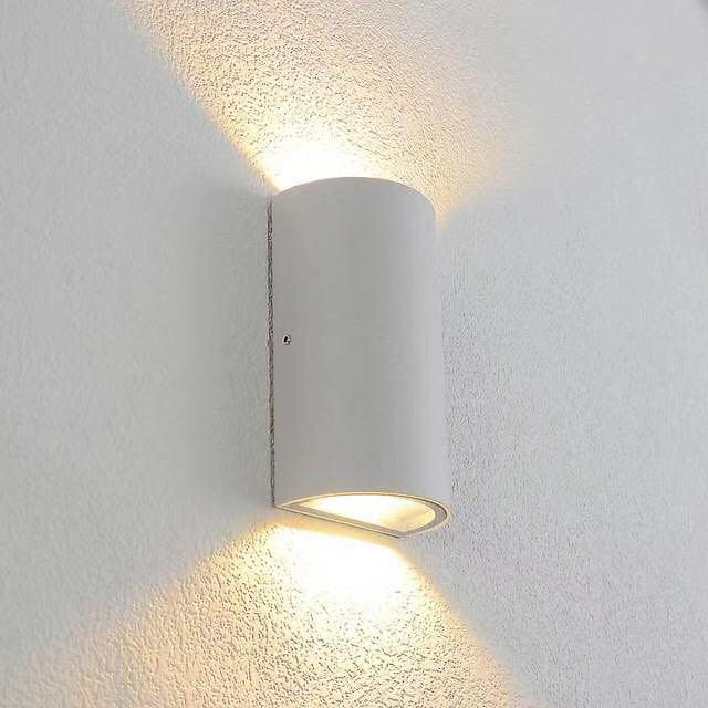 Đèn tường ngoài trời hình bán nguyệt màu trắng VNT-661